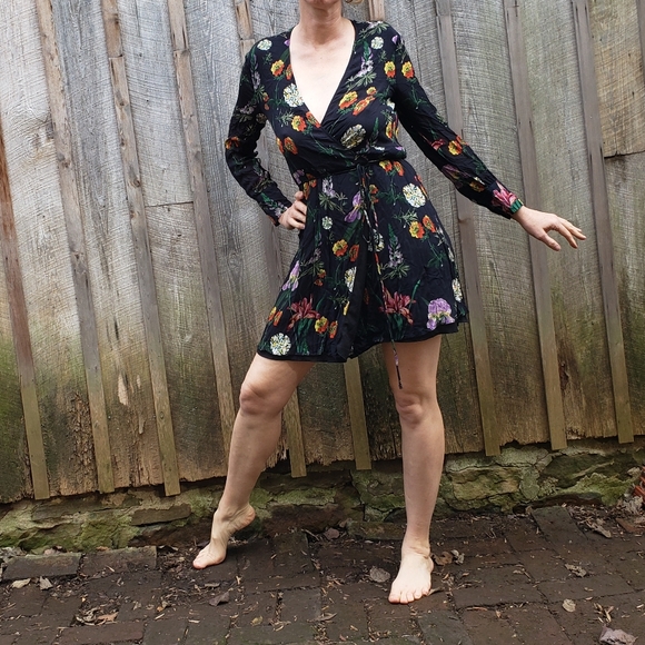 ZARA Woman Long Sleeve Wrap Dress - Botanical floral print mini dress - Picture 1 of 9